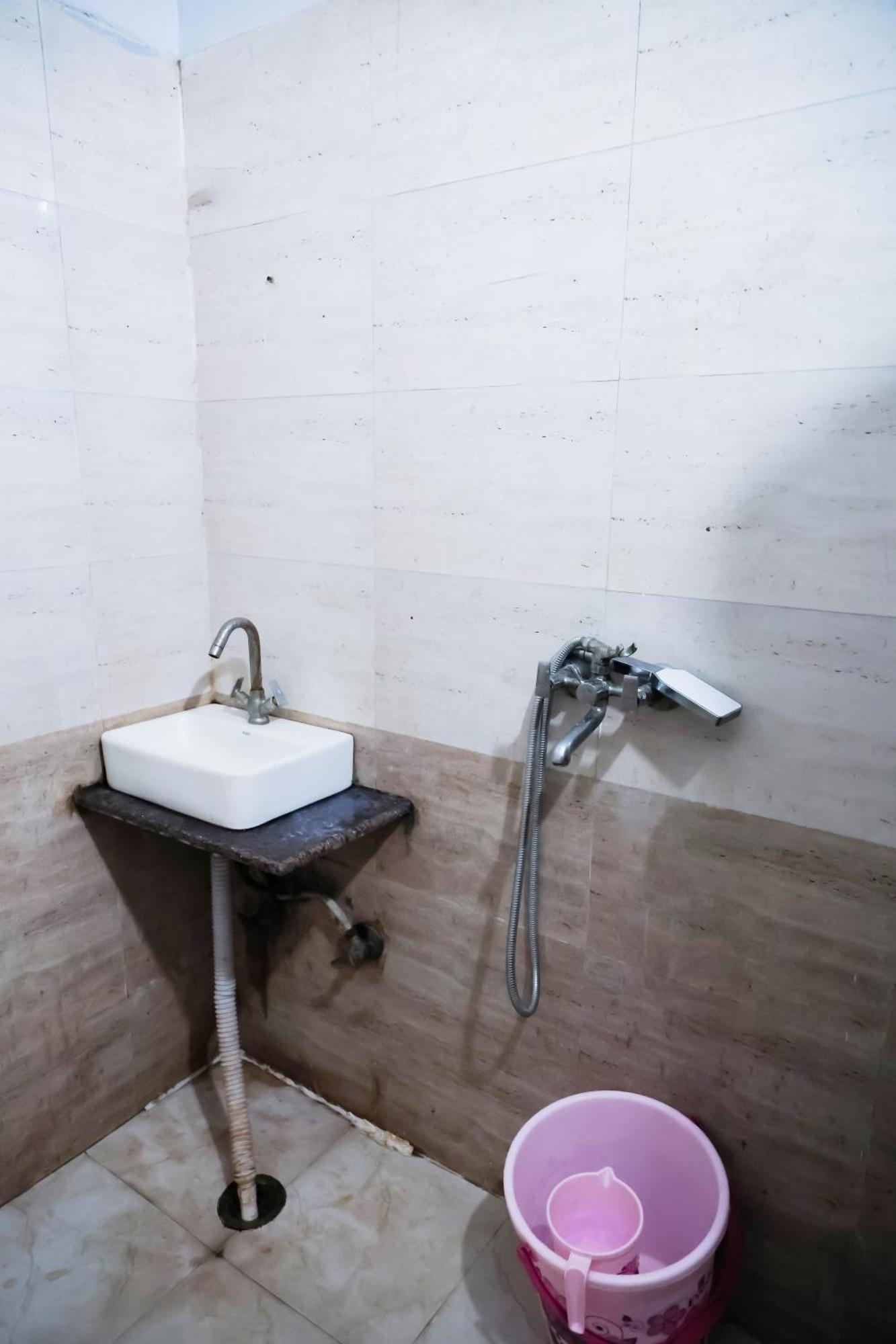 Mannat Stay Hotel - Laxmi Nagar New Delhi Bagian luar foto