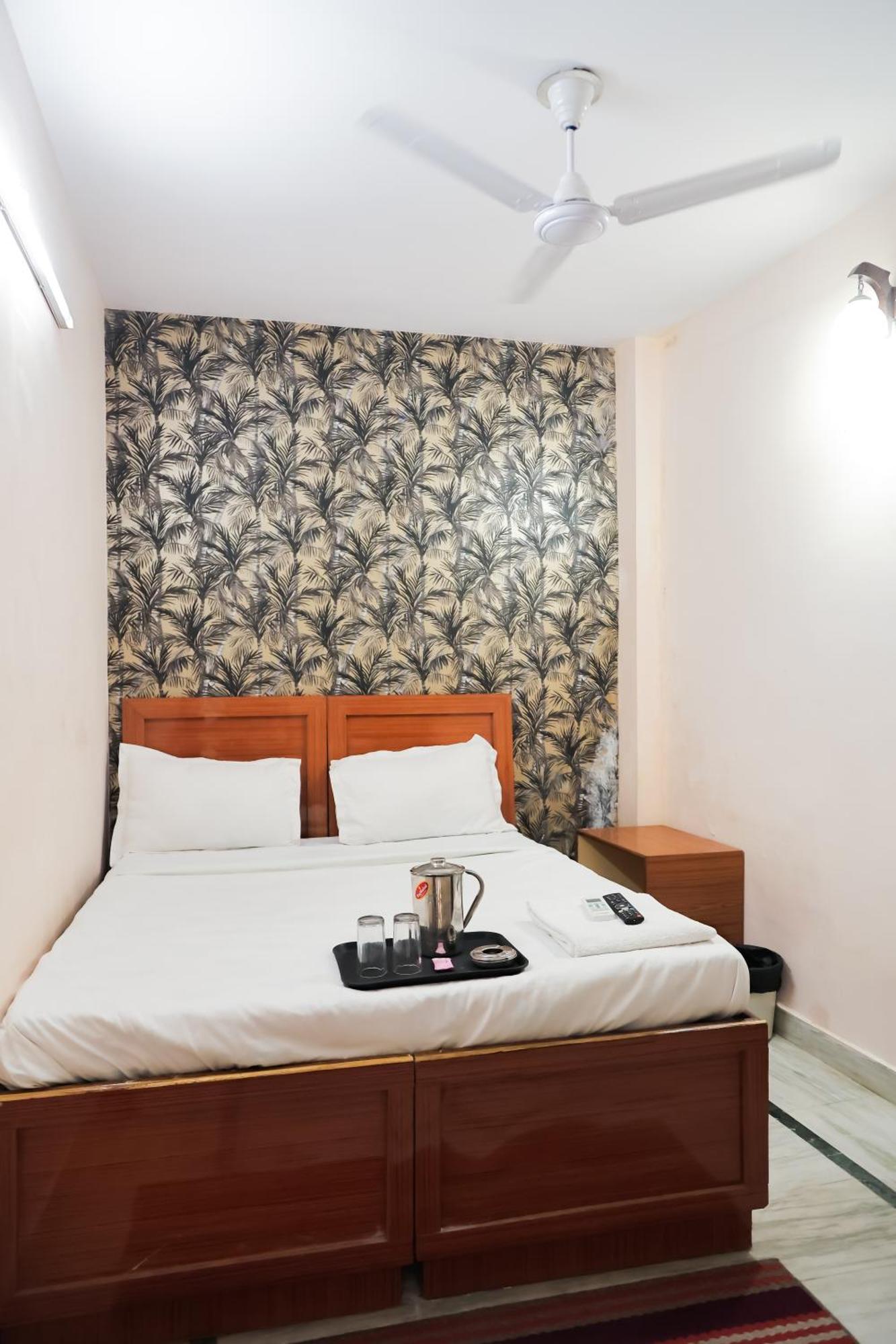 Mannat Stay Hotel - Laxmi Nagar New Delhi Bagian luar foto