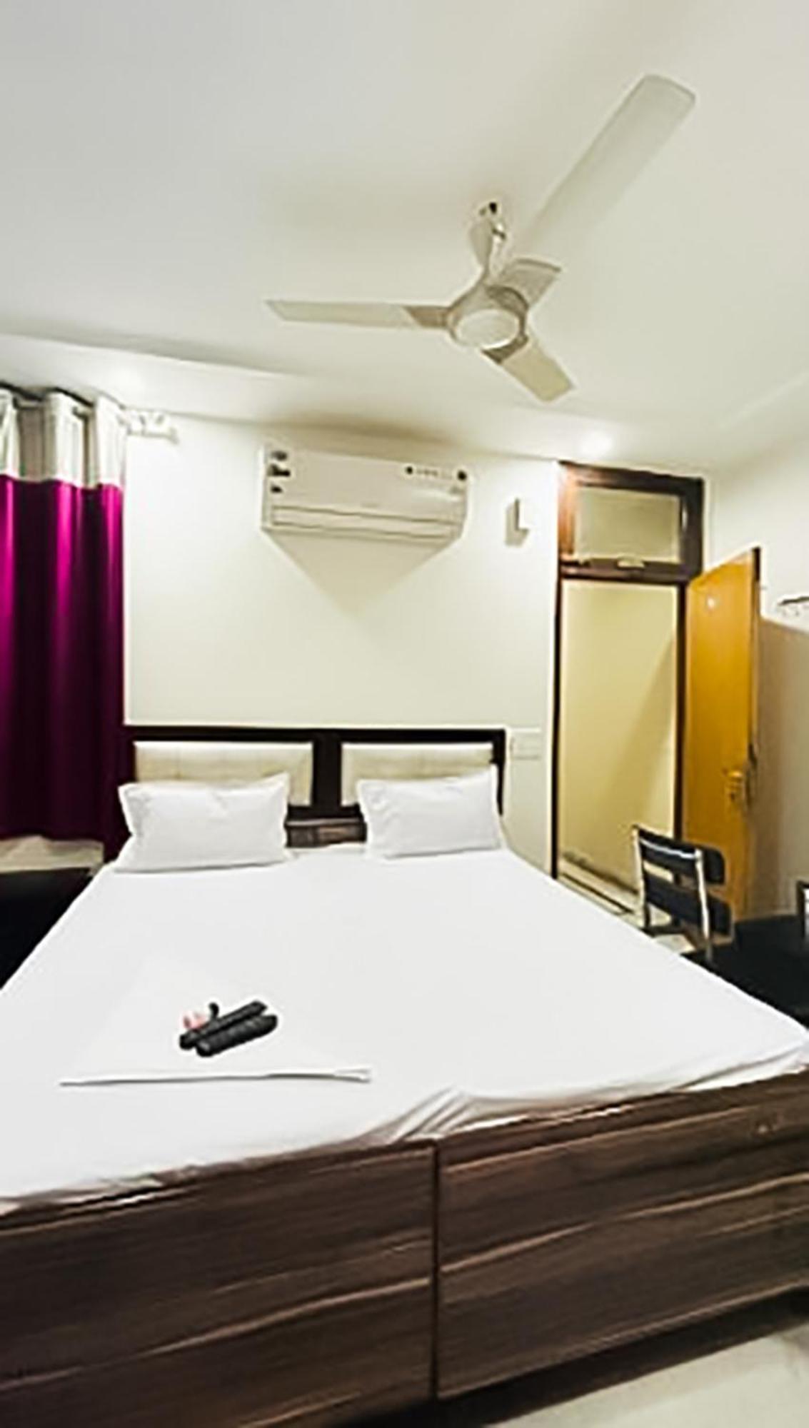 Mannat Stay Hotel - Laxmi Nagar New Delhi Bagian luar foto